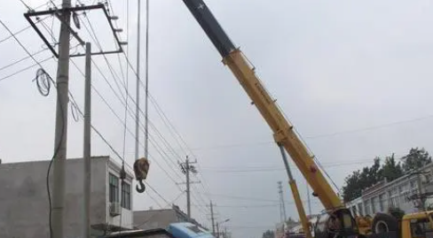 吊车装大杆