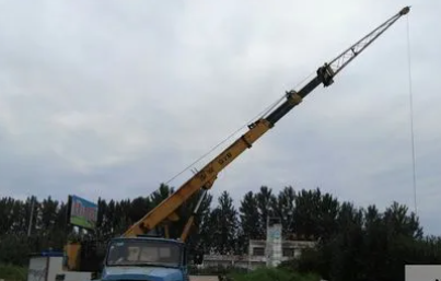 开吊车赚钱